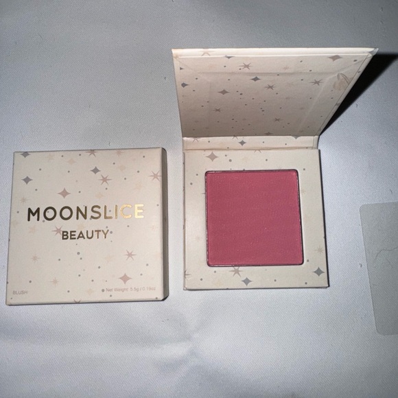 MOONSLICE BEAUTY
Pressed Blush in Beautiful
5.5 g, NEW in Box - Picture 4 of 6